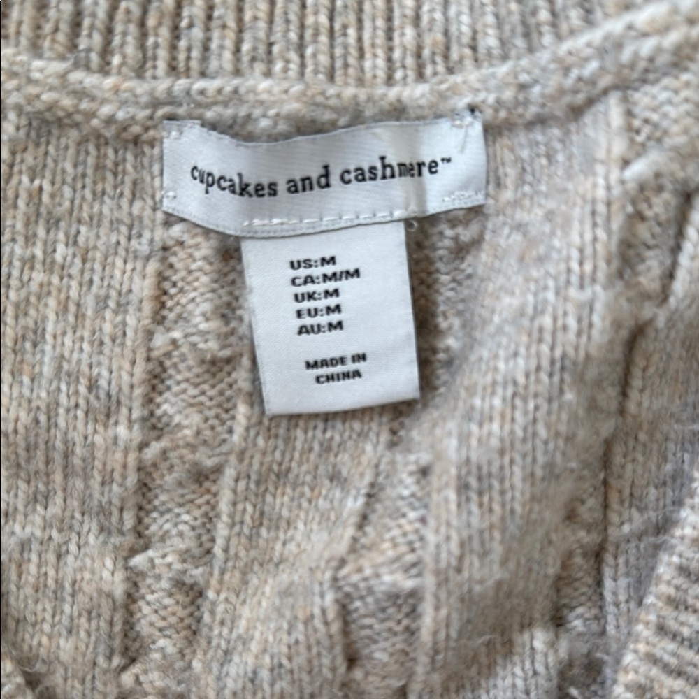 Cable Knit Sleeveless Sweater Vest - Picture 2 of 3